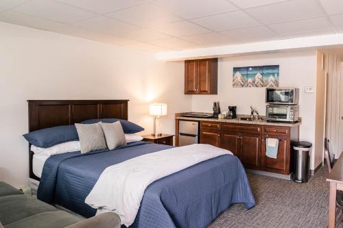 Katil atau katil-katil dalam bilik di Alaska Frontier Inn
