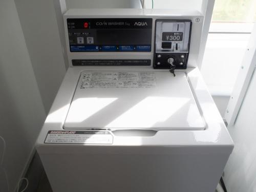 a microwave oven sitting on top of a refrigerator at Yadoya YADOKARI 2nd in Pippu