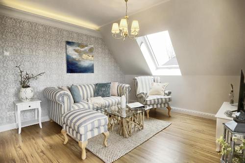 a living room with a couch and two chairs at Ostseerauschen in Zingst