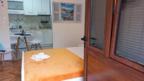 Una cocina o zona de cocina en Apartment Cattaro magico