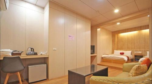 a room with a bed and a couch and a chair at 日月潭 -日月住館 in Yuchi