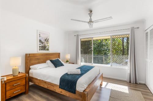 a bedroom with a bed and a window at Stylish Home in Fig Tree Pocket near Lone Pine in Brisbane