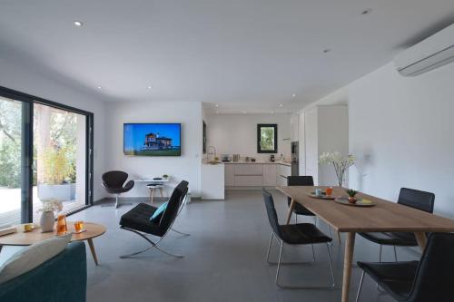 Photo de la galerie de l'établissement Villa private pool heated 5 min from sea fast WiFi, à Porto-Vecchio