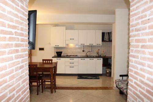 A kitchen or kitchenette at Casa Itri centro