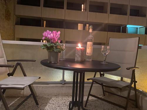 Tati's Parthenon apt 2bdr with balcony