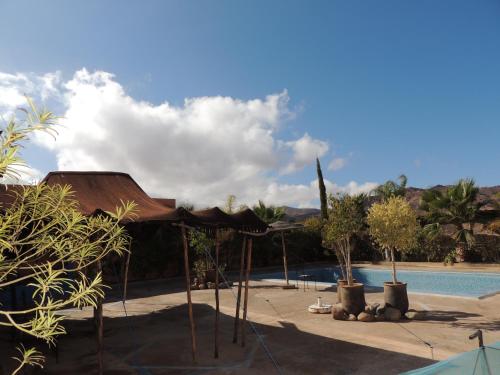 a resort with a swimming pool at Auberge Kasbah Amoun in Taliouine