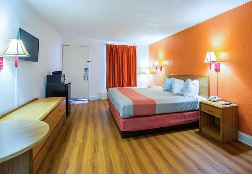 Postel nebo postele na pokoji v ubytování Motel 6-Perry, GA