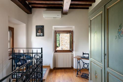 a room with a staircase and a window and a stair case at Villa Castelluccio - Arezzo, Toscana in Vogognano
