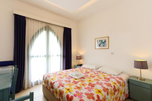 Postel nebo postele na pokoji v ubytování Axiothea Hotel