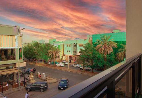 a view of a city with cars parked on a street at فندق السليمانيه والرمال الزرقاء in Riyadh