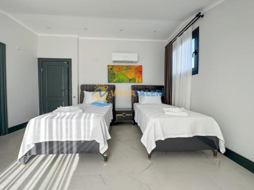 Postel nebo postele na pokoji v ubytování Galaxy Villas in Fethiye