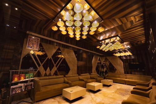 Χώρος καθιστικού στο Hotel Millennium Inn, Prayagraj