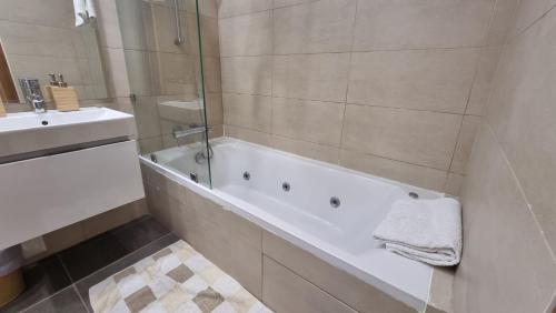 A bathroom at Anfa Place