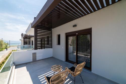 Ein Balkon oder eine Terrasse in der Unterkunft Argilos & Argilos Deluxe Residential Complexes