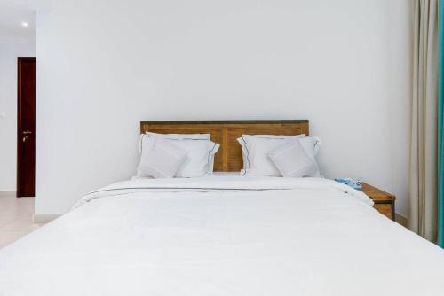 Postel nebo postele na pokoji v ubytování NEW! Amazing Marina front 1B with Balcony in RAK