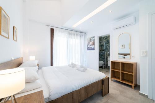 Postel nebo postele na pokoji v ubytování Argilos & Argilos Deluxe Residential Complexes