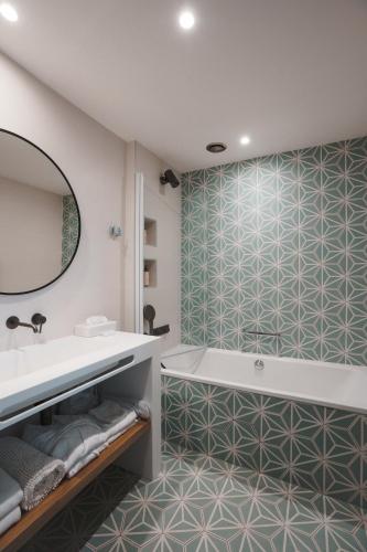 Bilik mandi di Hôtel Briketenia