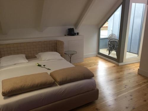 Un pat sau paturi într-o cameră la Solar Do Castelo