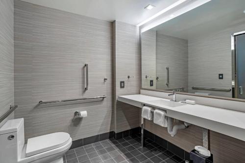 AC Hotel by Marriott Washington DC Convention Center Image