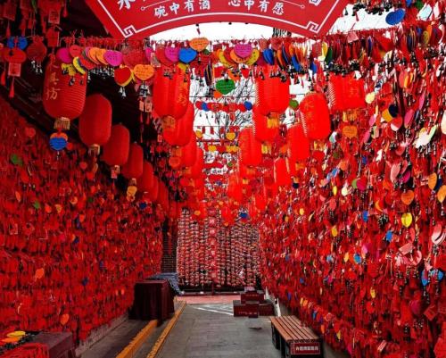 a room filled with lots of red paper lanterns at One Meter Sunshine Xi'an Xianyang International Airport Hotel in Xianyang