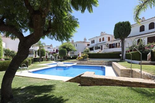 4 Bedroom Townhouse 200 meters from the Beach!