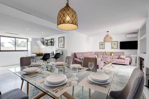 4 Bedroom Townhouse 200 meters from the Beach!