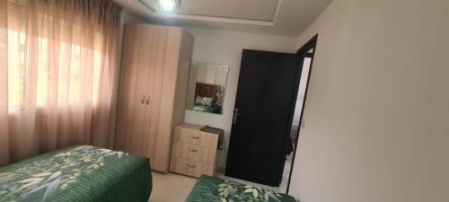 a bedroom with a mirror and a bed and a dresser at Espacioso Arrissala in Nador