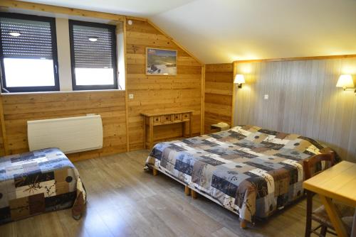 Postel nebo postele na pokoji v ubytování AUBERGE d'ARANC