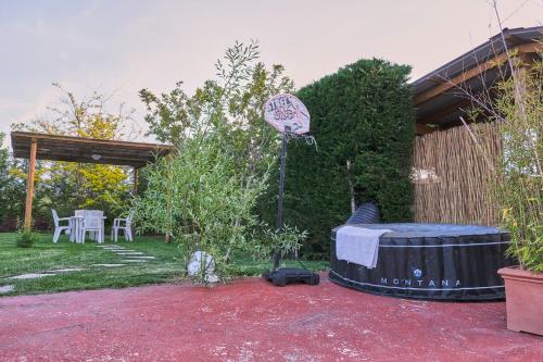a backyard with a hot tub and a sign at Agriturismo Da Rosy in Codevigo