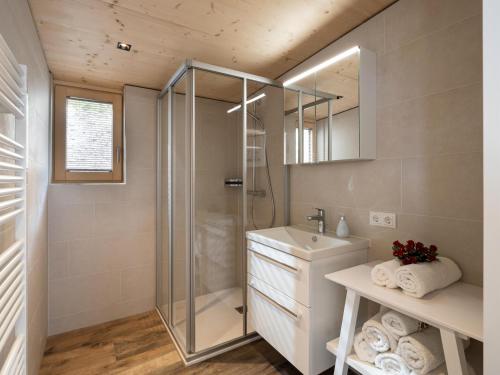 a bathroom with a shower and a sink at Ferienwohnung Auszeit am See in Achensee