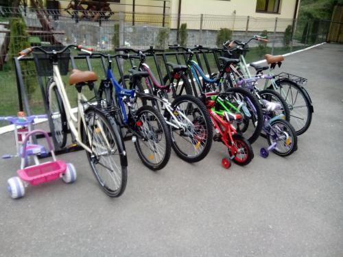 a group of bikes parked next to each other at Complex Mona Caraiman in Buşteni