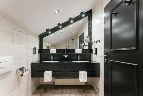 Kúpeľňa v ubytovaní MONDI Hotel am Grundlsee