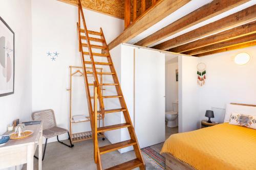 Ένα ή περισσότερα κρεβάτια σε δωμάτιο στο Bloomoon House