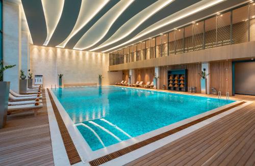 Lujo Hotel Bodrumの敷地内または近くにあるプール