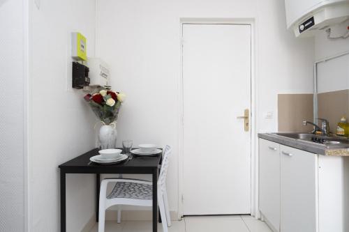 Dapur atau dapur kecil di Bourget RER chambre 1er étage gauche
