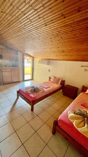 Katil atau katil-katil dalam bilik di Hotel Karagiannis