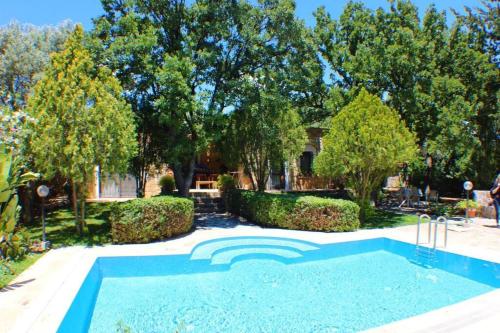 Bazén v ubytování Private Pool-Very Big Garden Villa nebo v jeho okolí