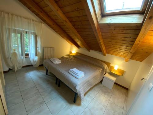 a bedroom with a large bed in a attic at Lory apartment in Bardolino