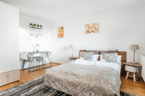Postel nebo postele na pokoji v ubytování Cocoon am Schloß