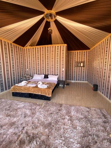 a bedroom with a bed in a tent at WADi RUM NOOR CAMP in Wadi Rum