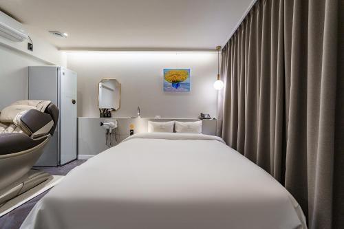 Llit o llits en una habitació de Hotel Yam Gumi
