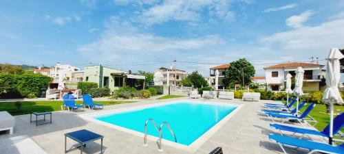 Πισίνα στο ή κοντά στο Paramithi Luxury Apartments