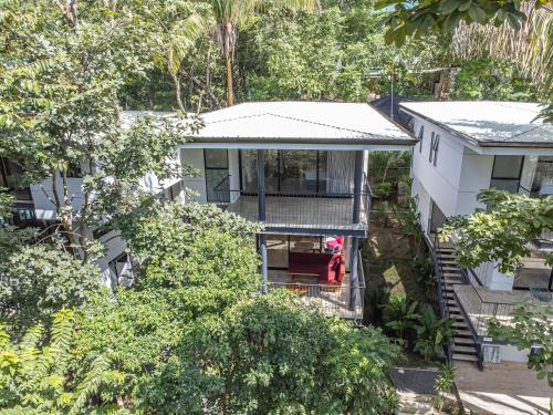 Surf Beachvilla Santa Teresa - walk-to-beach, huge yoga decks, 135 qm2