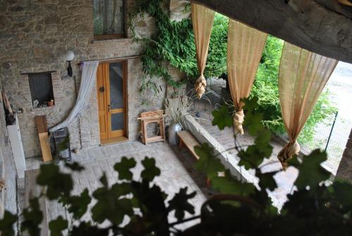 an aerial view of a house with a wooden door at Agriturismo Petrarosa in Neviano degli Arduini