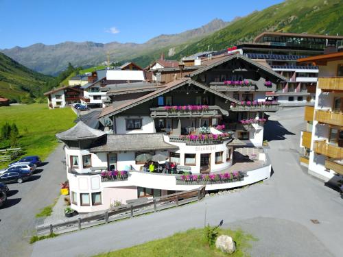 an overhead view of a building with flowers in the courtyard at Pension Wendlhof in Obergurgl