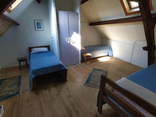 Tempat tidur dalam kamar di Bienvenue en Transition 51 - Combe Rouge