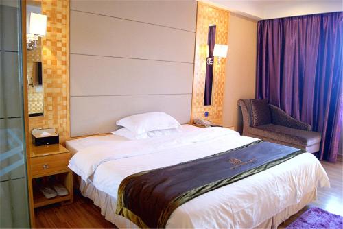 Ένα ή περισσότερα κρεβάτια σε δωμάτιο στο Foshan Royal Prince Hotel