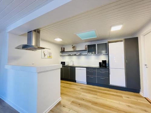 Kuchyň nebo kuchyňský kout v ubytování aday - Charming apartment in the pedestrian street of Frederikshavn