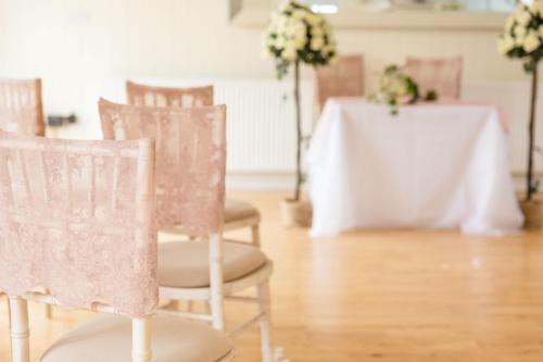 Ruang duduk di Get-Togethers with function room