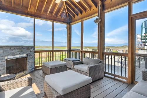 Μπαλκόνι ή βεράντα στο Here and Now by Oak Island Accommodations